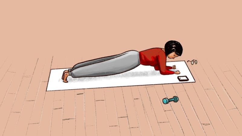 زنی تنها در شهر ووهان چین
