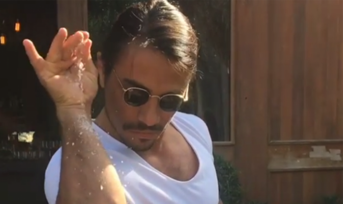 حرکت نمک ریختن سرآشپز نصرت